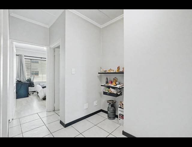 2 BEDROOM APARTMENT FOR SALE IN SUNNINGHILL